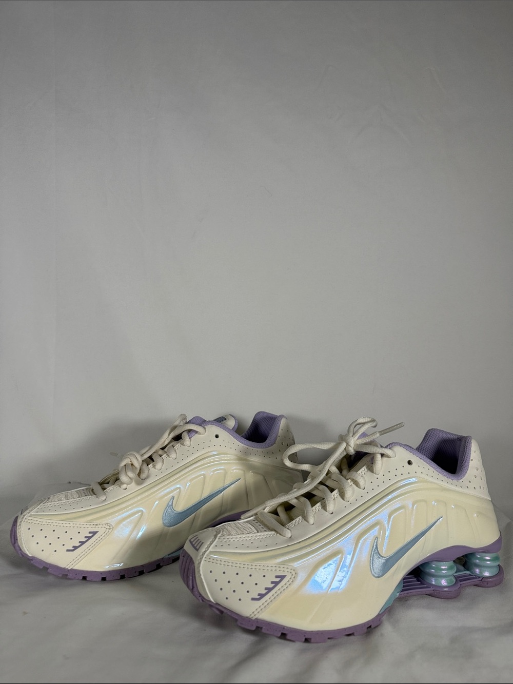 Nike Shox Women's Cream and Lavender - Picture 3 of 6